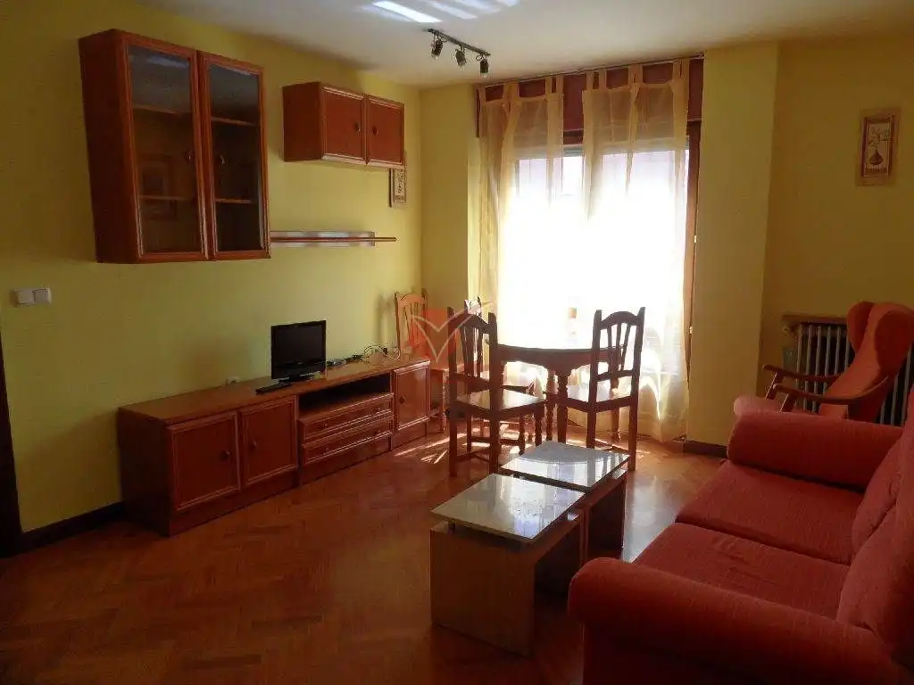 Sala d'estar de Pis de lloguer en Cuenca amb Calefacció i Moblat