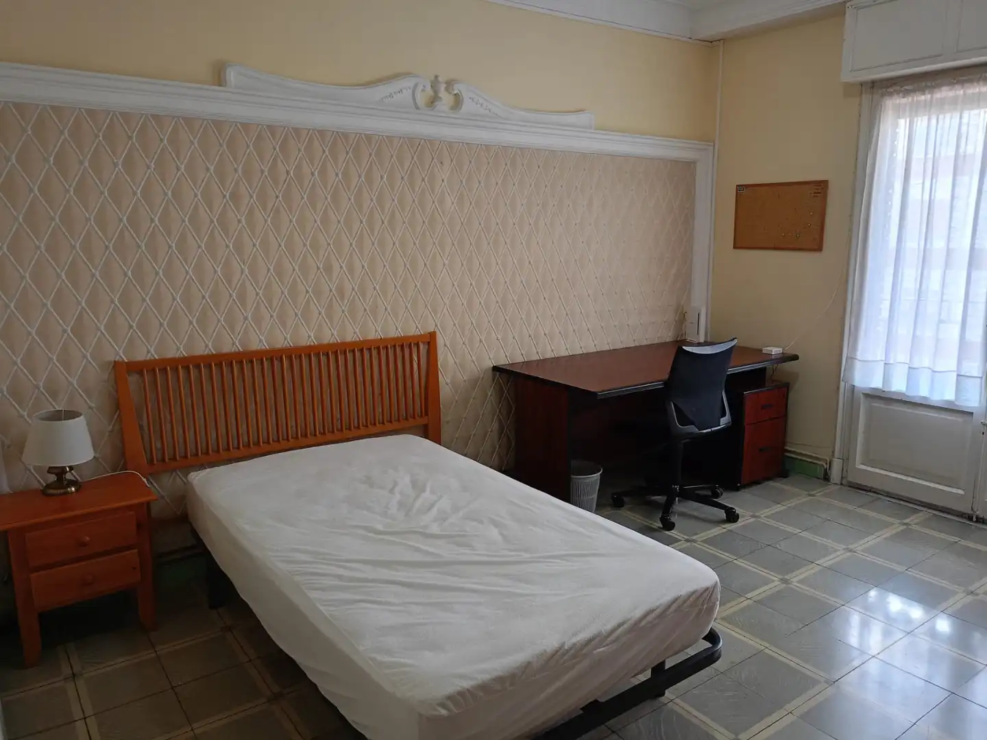 Habitación de Piso de alquiler en Zaragoza con Calefacción, Amueblado y Horno