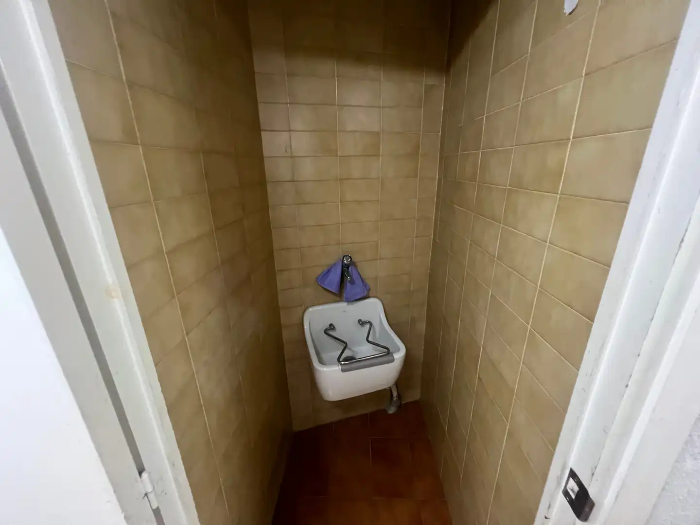 Bathroom of Commercial properties for rent in Cervera  with Air Conditioner, Heating and Furnished