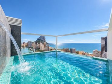 Attico con piscina in vendita a Calle Letonia