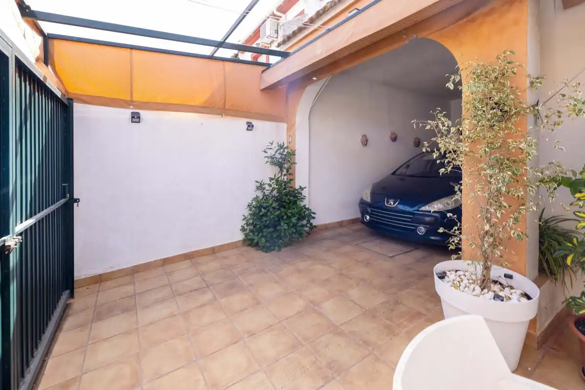 Terrassa de Casa adosada en venda en Castilleja de la Cuesta amb Aire condicionat, Calefacció i Terrassa