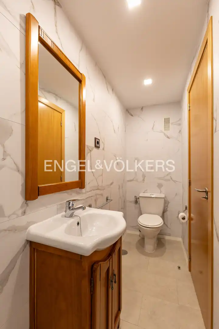 Baño de Piso en venta en Madrid con Calefacción, Trastero y Piscina