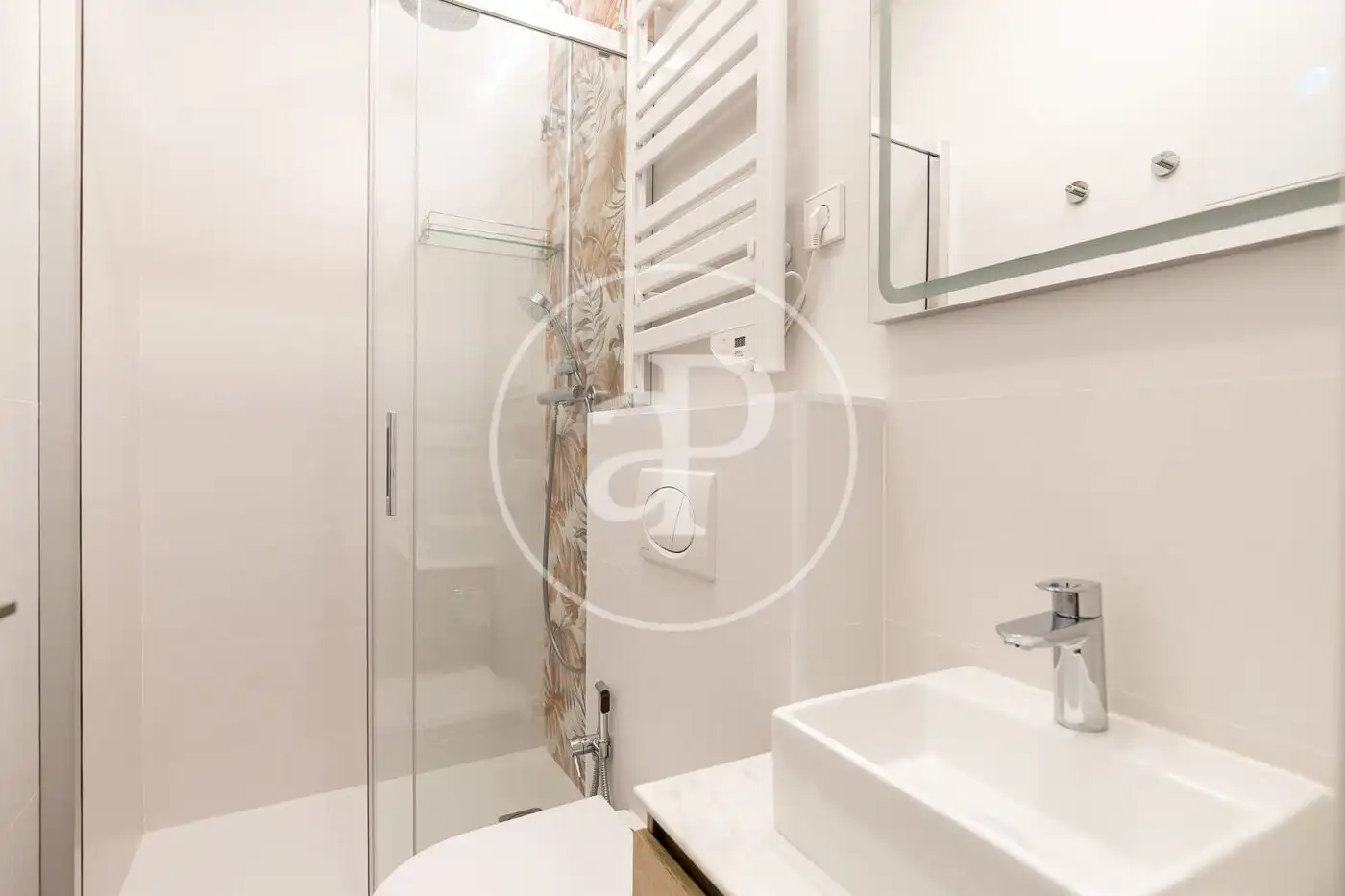 Badezimmer von Wohnung zum Verkauf in Barcelona mit Klimaanlage, Heizung und Möbliert
