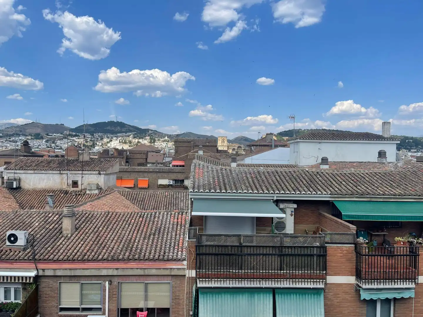 Vista exterior de Àtic de lloguer en Granada amb Terrassa