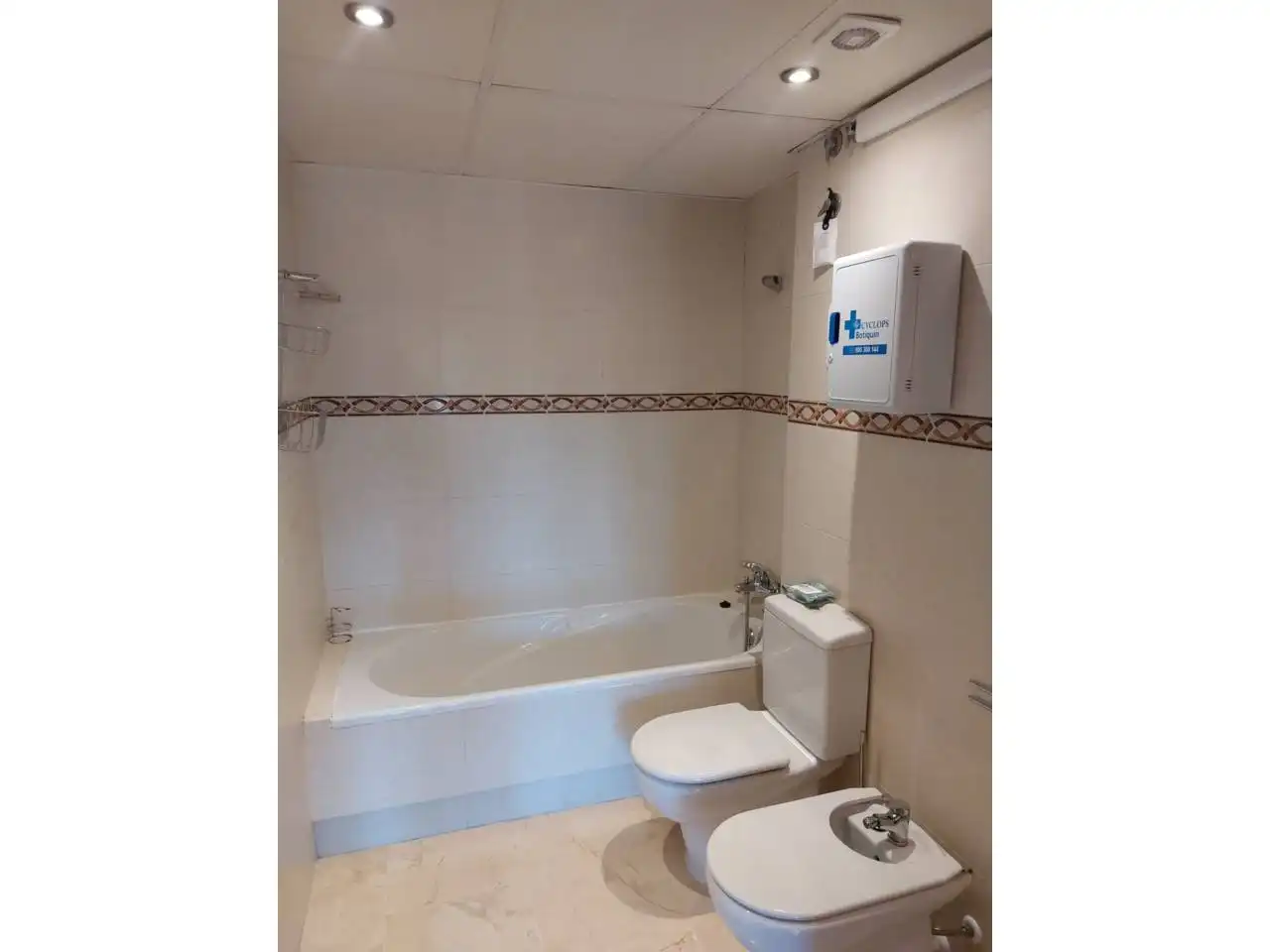 Bathroom of Flat for sale in Cubelles  with Air Conditioner, Heating and Terrace