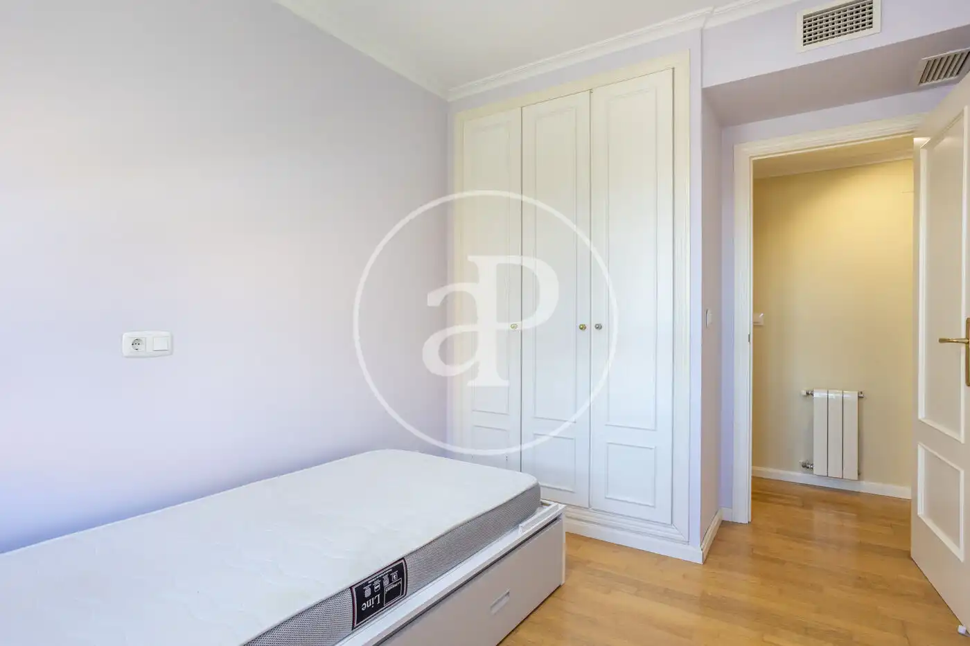 Schlafzimmer von Wohnung zur Miete in Valencia mit Klimaanlage, Heizung und Privatgarten