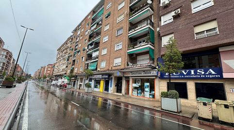 Piso alquilado en Pza. España, 4 habitaciones con terraza.