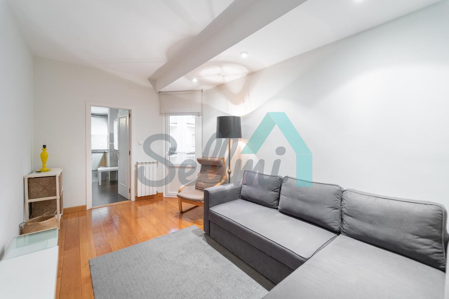 Sala d'estar de Pis de lloguer en Oviedo  amb Calefacció, Parquet i Terrassa