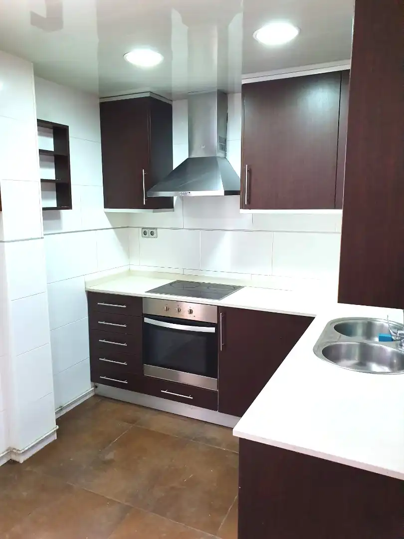 Cuina de Pis en venda en Terrassa amb Calefacció, Forn i Balcó