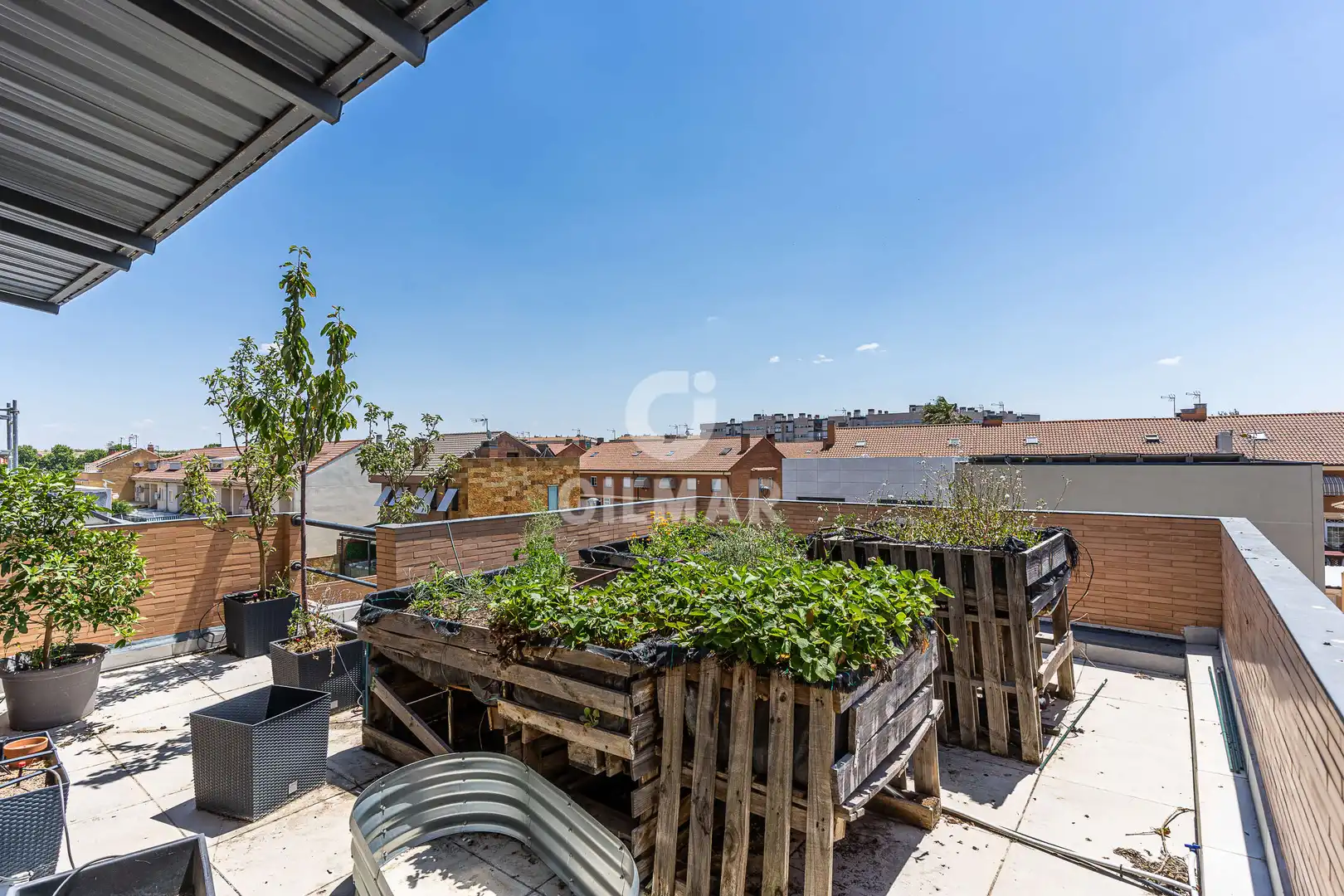 Terrassa de Casa o xalet en venda en Parla amb Calefacció, Jardí privat i Piscina