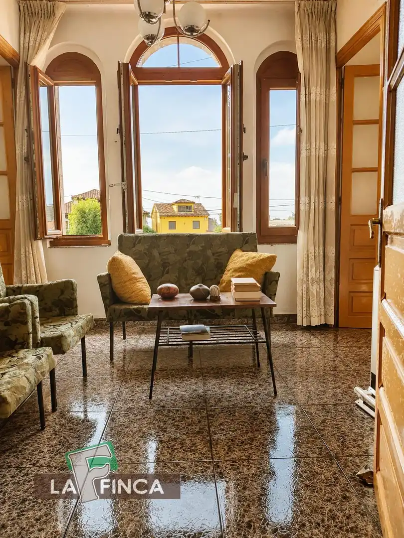 Wohnzimmer von Einfamilien-Reihenhaus zum Verkauf in Siero mit Heizung, Abstellraum und Möbliert