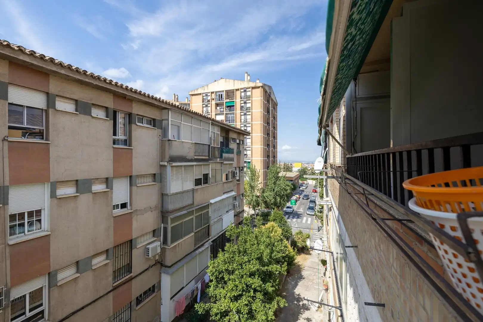Vista exterior de Pis en venda en Granada amb Calefacció, Terrassa i Traster