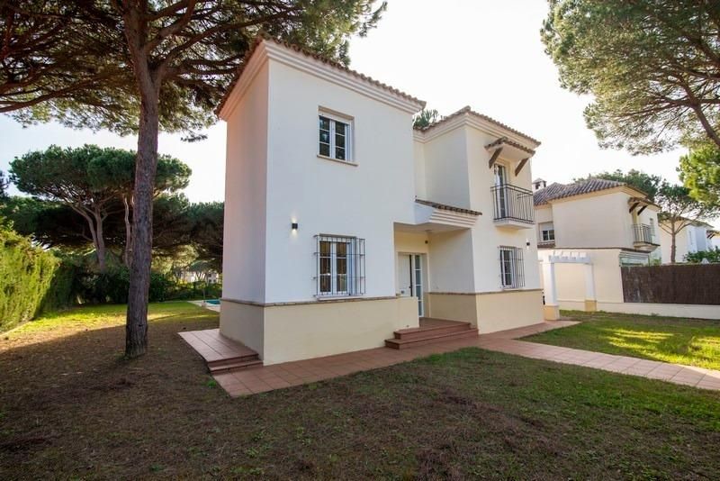 Exterior view of House or chalet for sale in Chiclana de la Frontera  with Air Conditioner, Private garden and Storage room