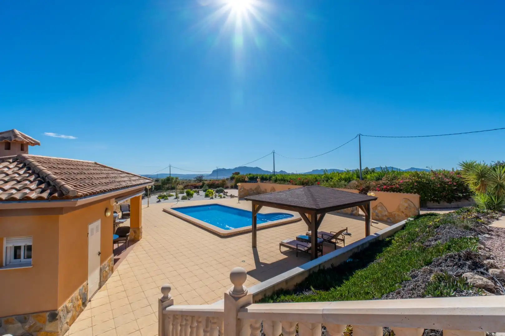 Vista exterior de Casa o xalet en venda en Albatera amb Aire condicionat, Calefacció i Jardí privat