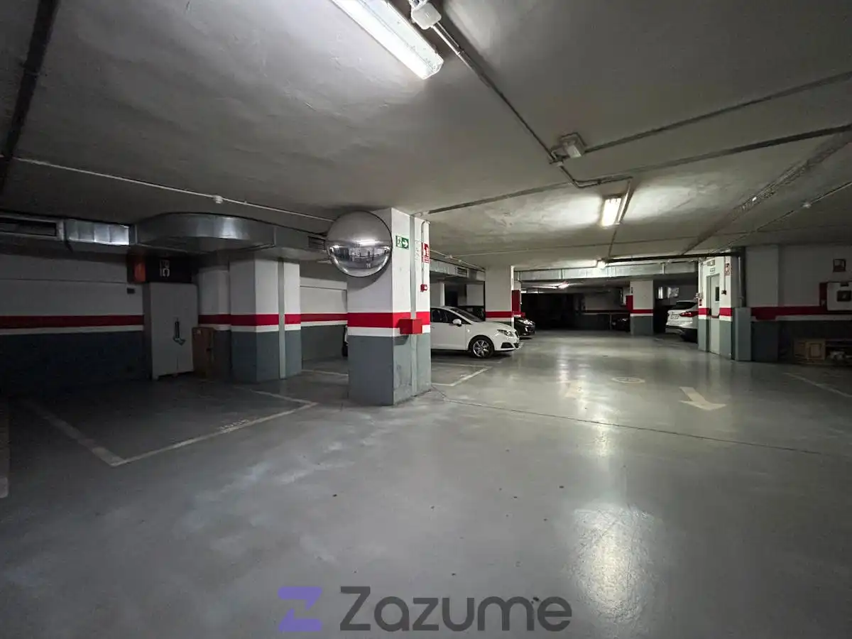 Parking of Flat for rent in Granada  with Air Conditioner, Heating and Private garden