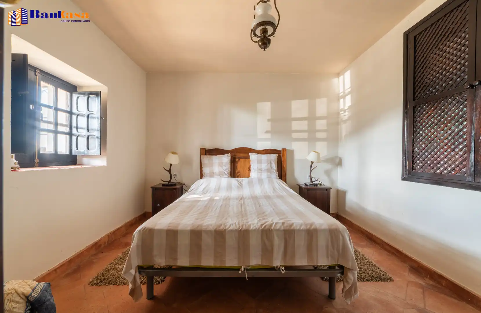 Dormitori de Casa o xalet en venda en Cortes de la Frontera amb Calefacció, Jardí privat i Moblat