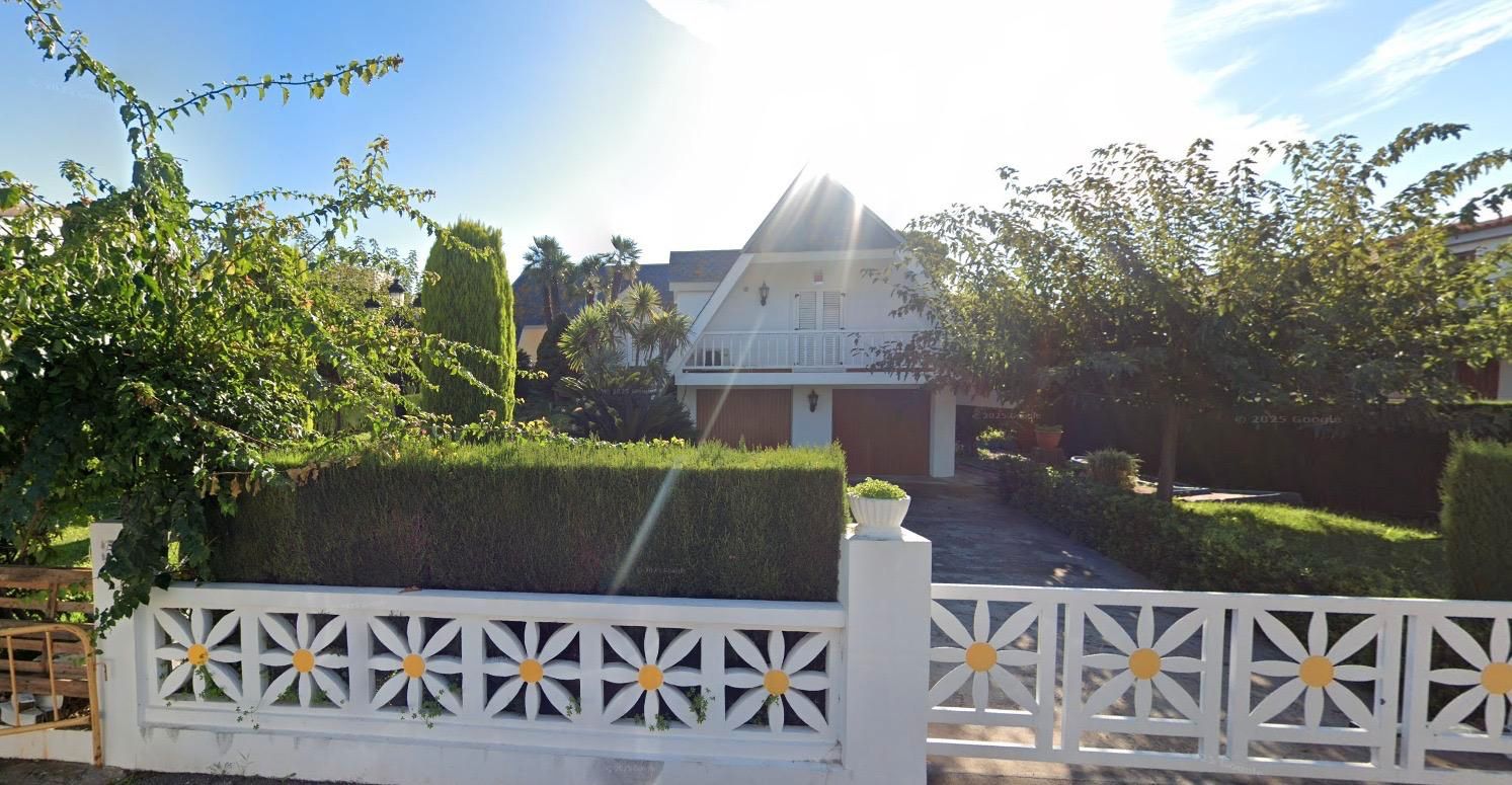 Vista exterior de Casa o xalet en venda en Benicasim / Benicàssim amb Aire condicionat, Jardí privat i Terrassa