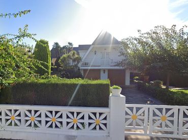 Villa con balcone in vendita a Carrer Ribalta
