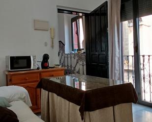 Cuina de Apartament de lloguer en  Sevilla Capital amb Aire condicionat, Moblat i Rentadora