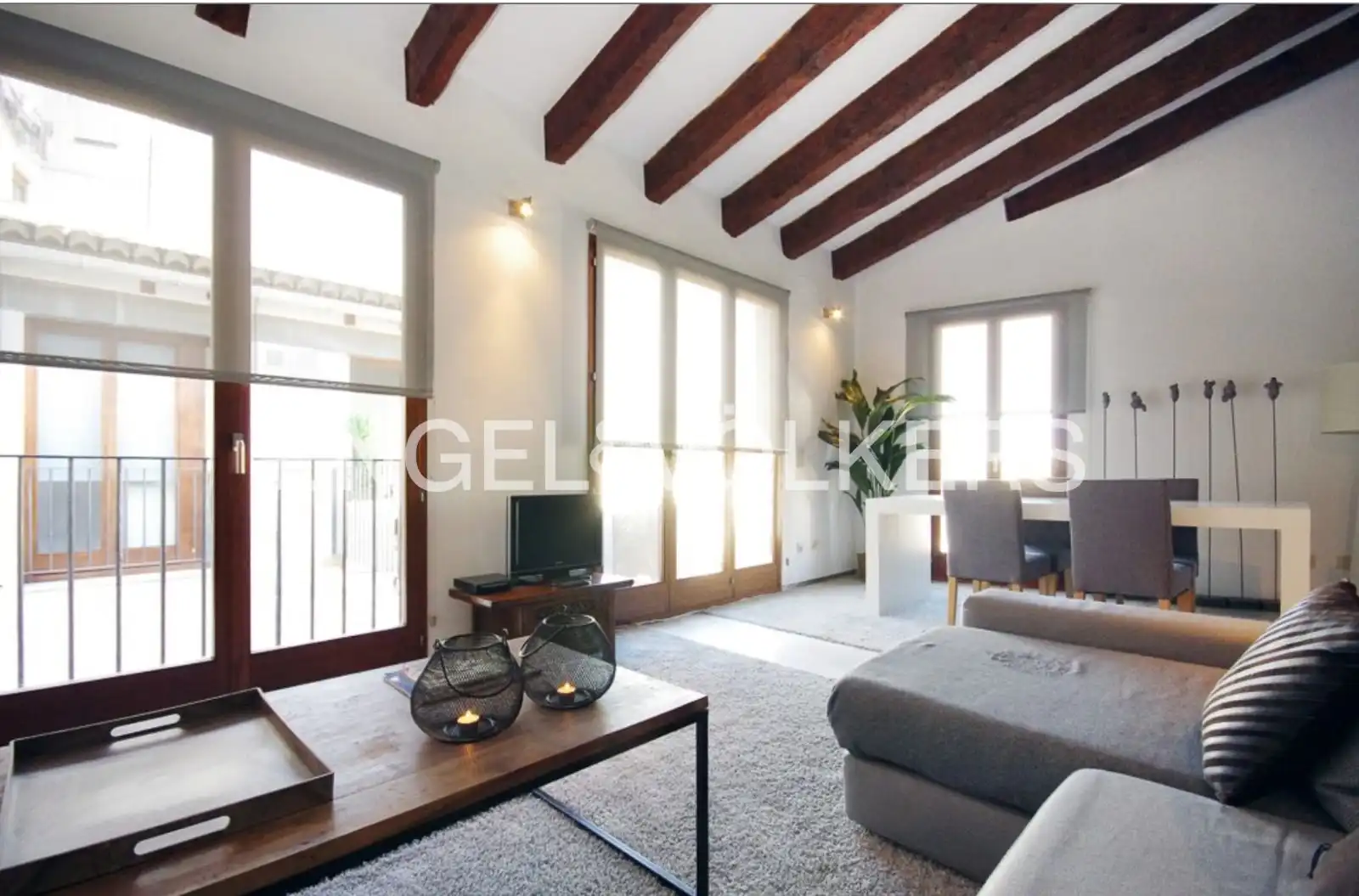 Sala d'estar de Àtic de lloguer en Valencia amb Aire condicionat, Calefacció i Moblat