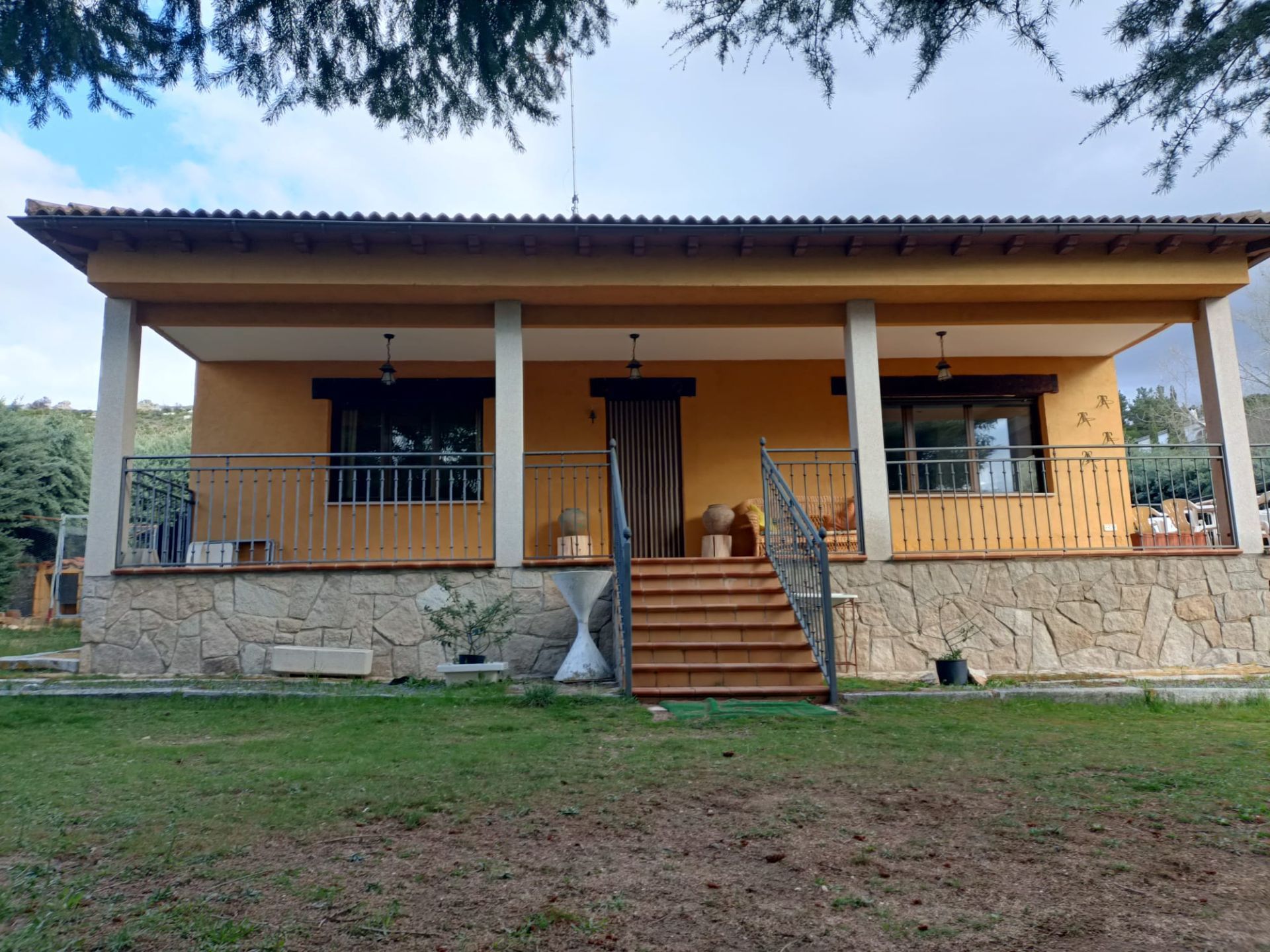 Vista exterior de Finca rústica en venda en Sotalbo amb Calefacció, Jardí privat i Terrassa