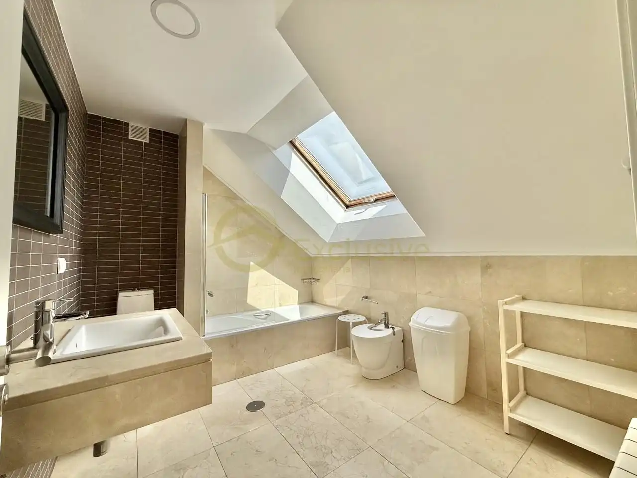 Baño de Casa o chalet en venta en Avilés con Calefacción, Parquet y Trastero