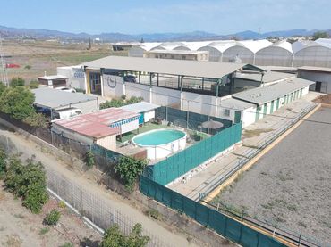 Casa rústica con piscina en venta en Torre del Mar