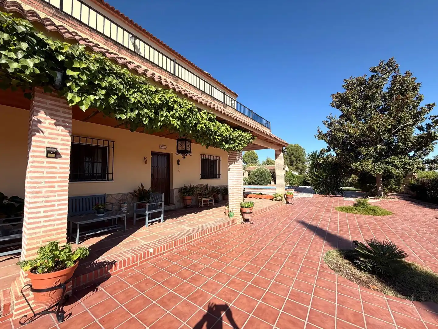 Vista exterior de Casa o xalet en venda en Antequera amb Jardí privat, Terrassa i Traster