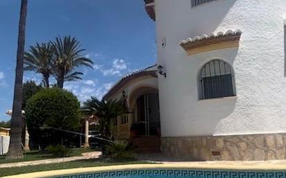 Vista exterior de Casa o xalet en venda en Dénia amb Aire condicionat, Terrassa i Piscina