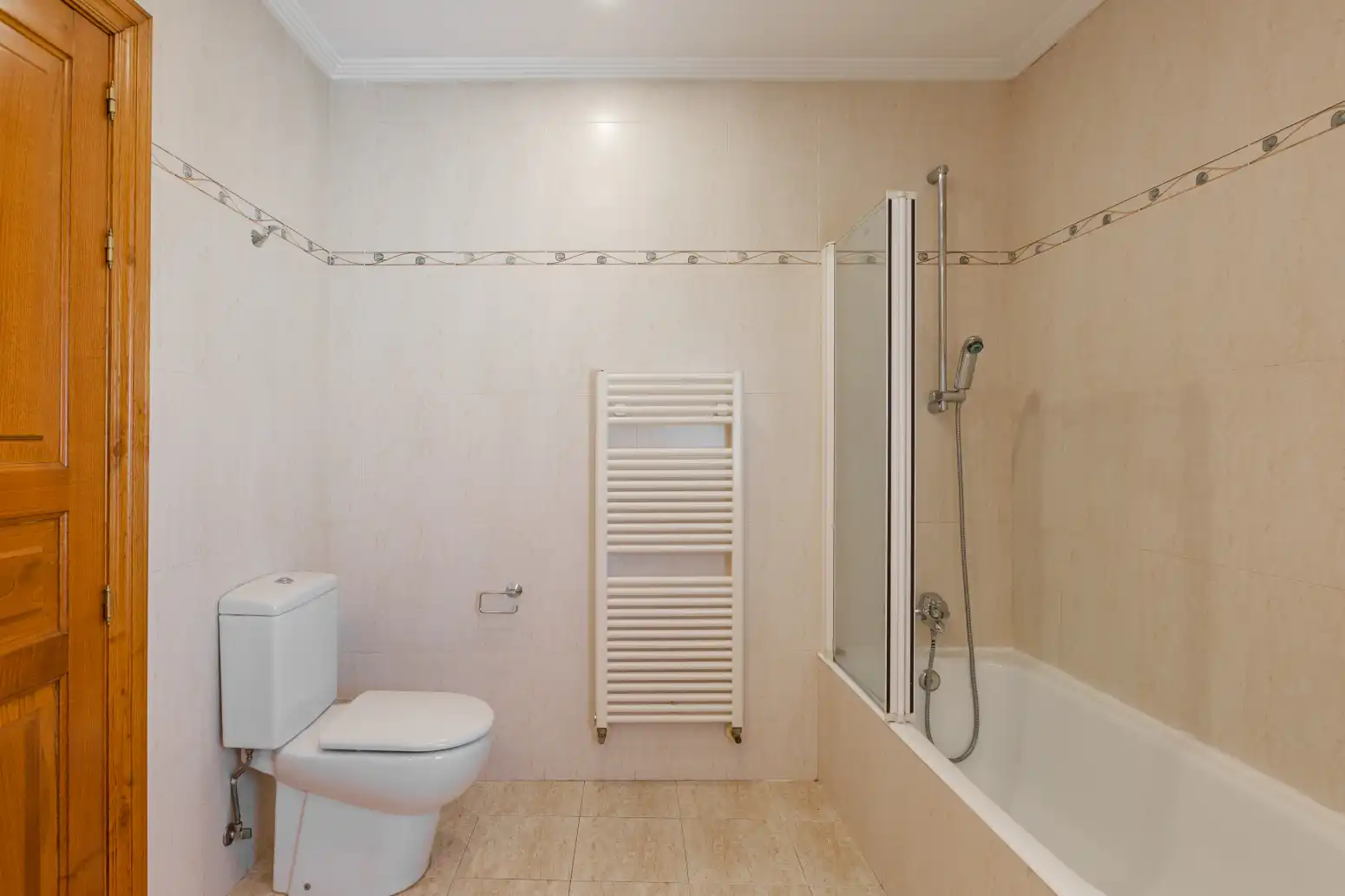 Baño de Casa o chalet en venta en Lónguida / Longida con Calefacción, Jardín privado y Amueblado
