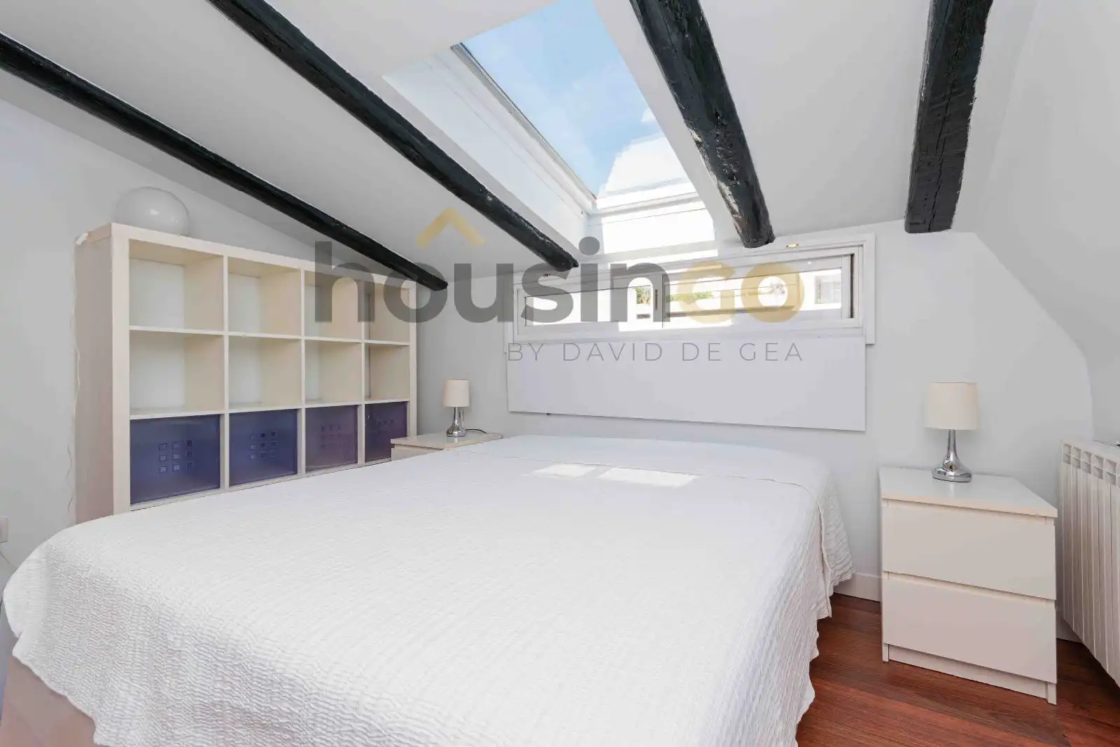 Schlafzimmer von Dachboden zur Miete in Madrid mit Klimaanlage, Heizung und Möbliert
