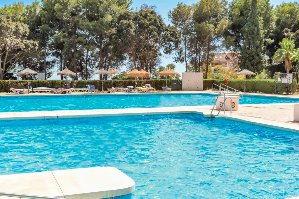 Piscina de Estudi en venda en Benalmádena amb Aire condicionat, Moblat i Piscina comunitària