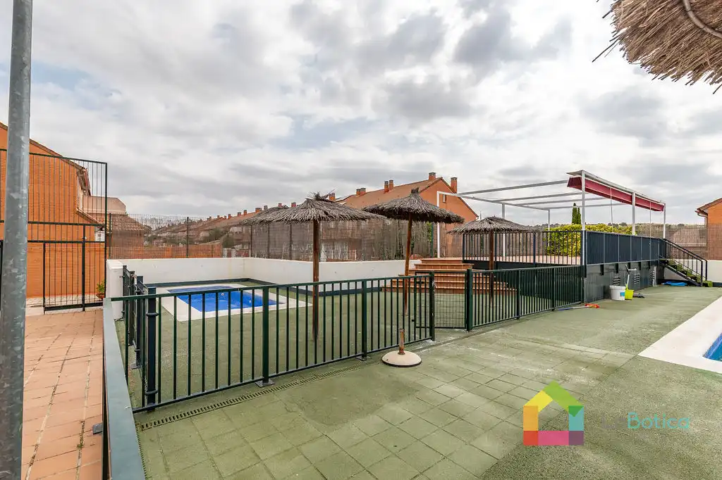 Swimming pool of Detached homes for sale in Toledo  with Air Conditioner, Heating and Terrace