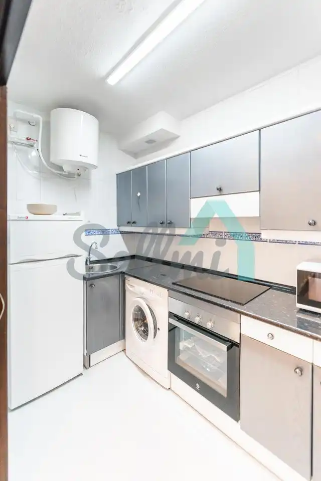 Cuina de Pis de lloguer en Oviedo  amb Calefacció, Parquet i Terrassa