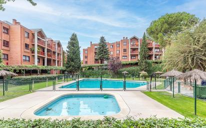 Swimming pool of Flat for sale in Pozuelo de Alarcón  with Air Conditioner, Terrace and Balcony