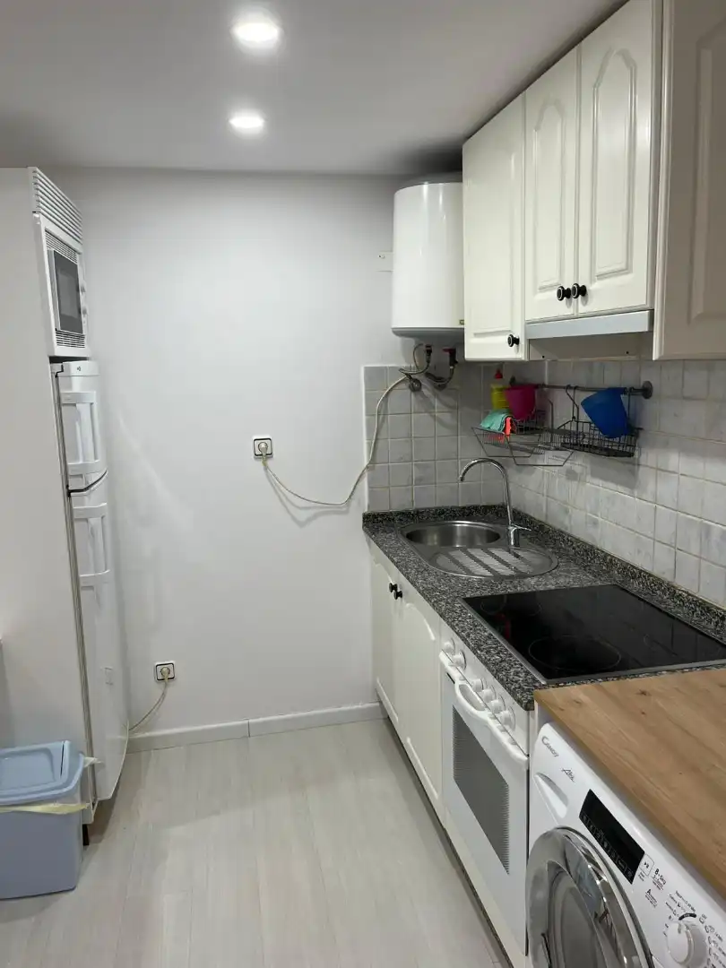 Cuina de Planta baixa de lloguer en A Coruña Capital  amb Calefacció, Moblat i Forn