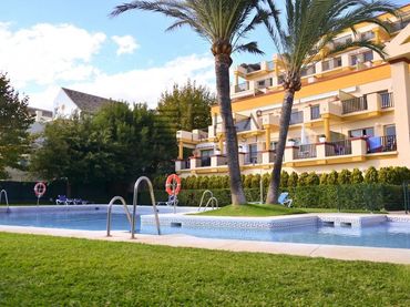 Flat with pool for sale in Romana Playa