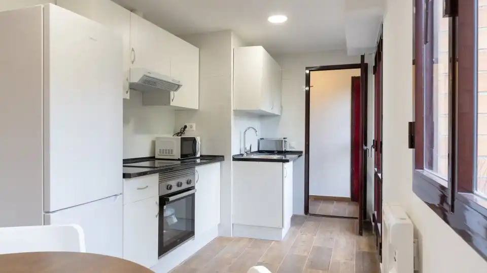 Cocina de Piso de alquiler en  Madrid Capital con Calefacción, Amueblado y Horno