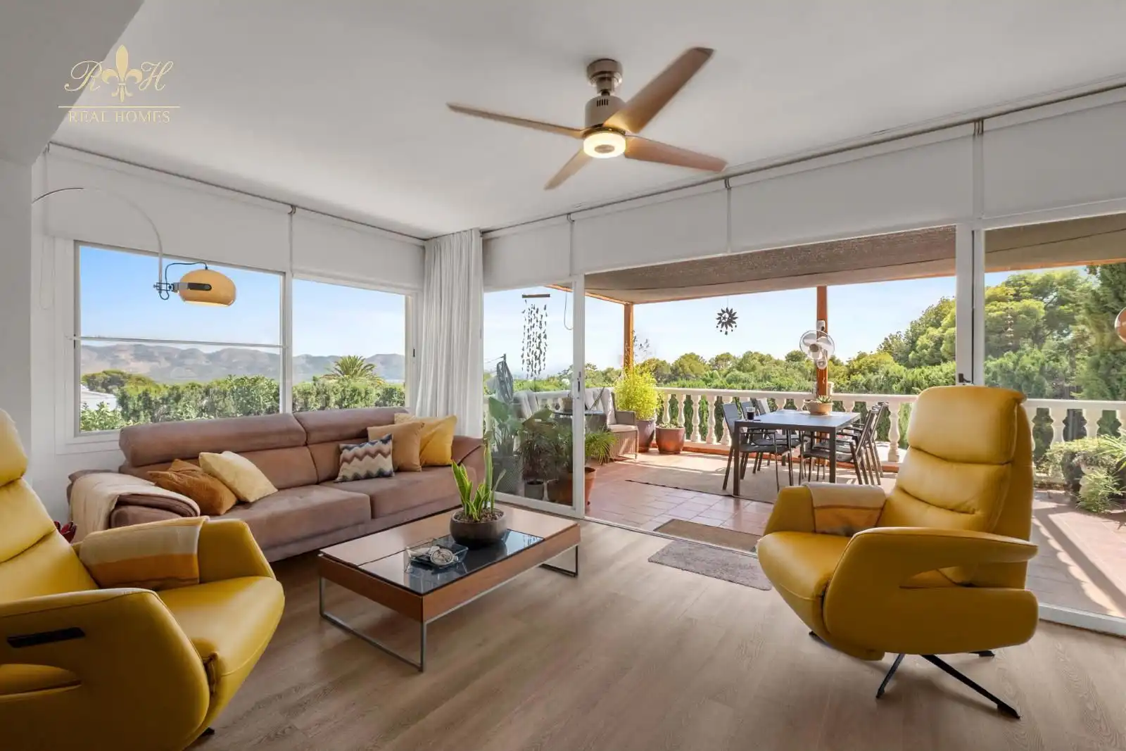Sala de estar de Casa o chalet en venta en La Nucia con Aire acondicionado, Piscina y Amueblado