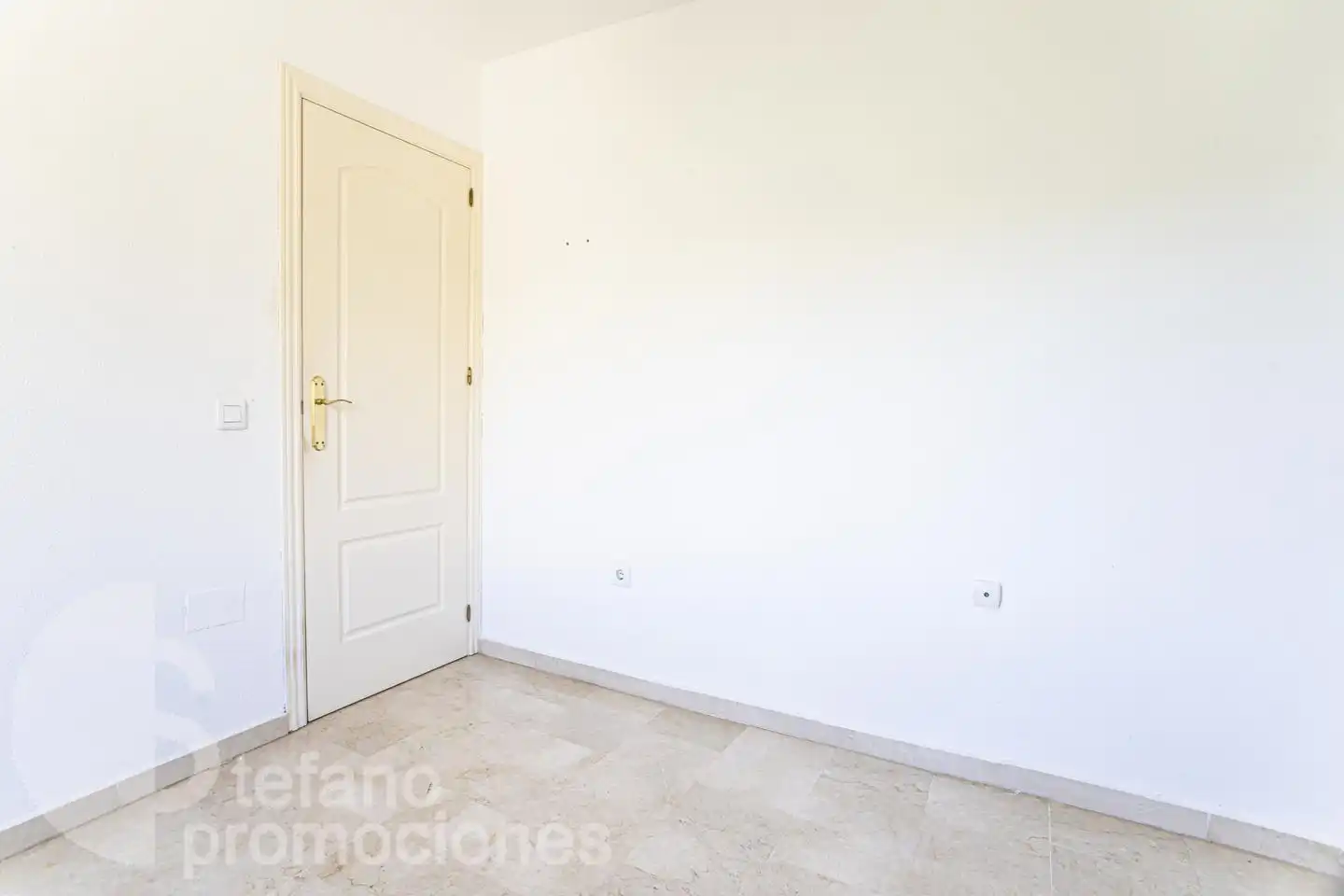 Habitación de Piso en venta en Málaga con Aire acondicionado, Terraza y Piscina comunitaria