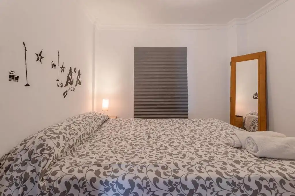 Dormitori de Casa adosada en venda en Valle de Abdalajís amb Terrassa, Moblat i Balcó