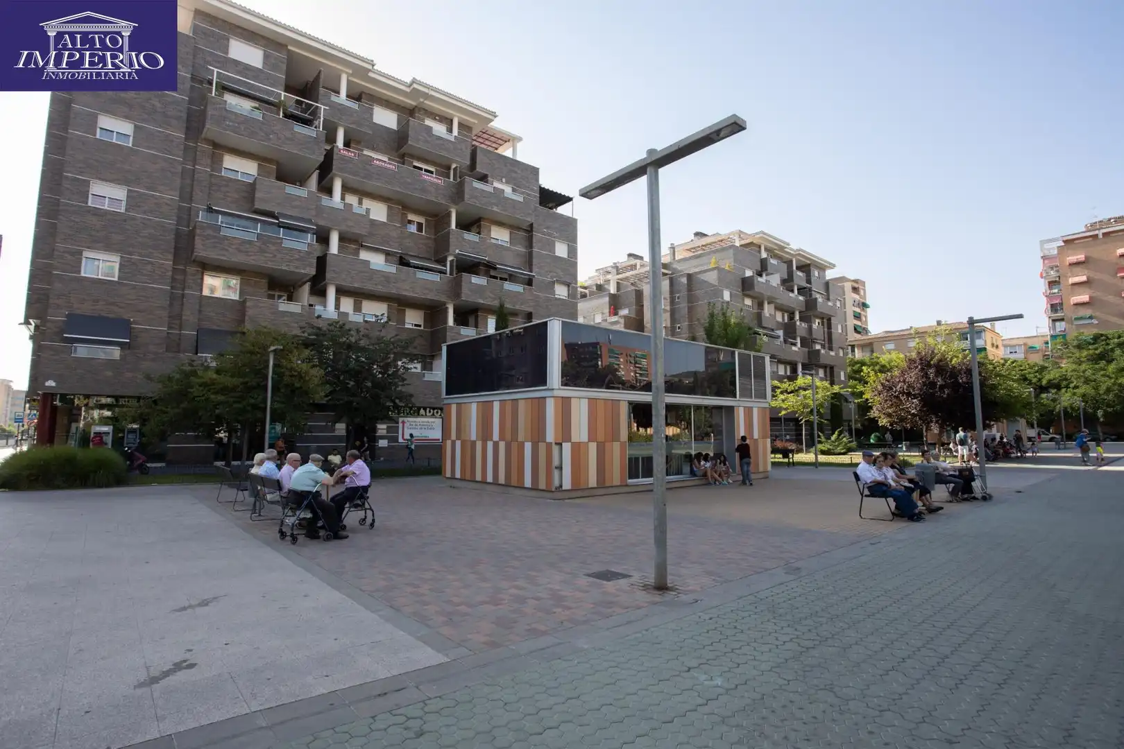 Vista exterior de Pis en venda en Granada amb Aire condicionat, Moblat i Balcó