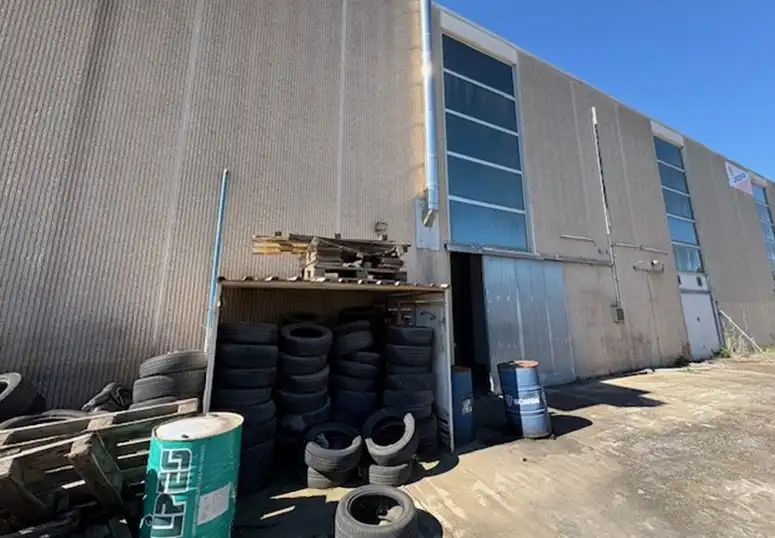 Vista exterior de Nave industrial en venta en Pinseque