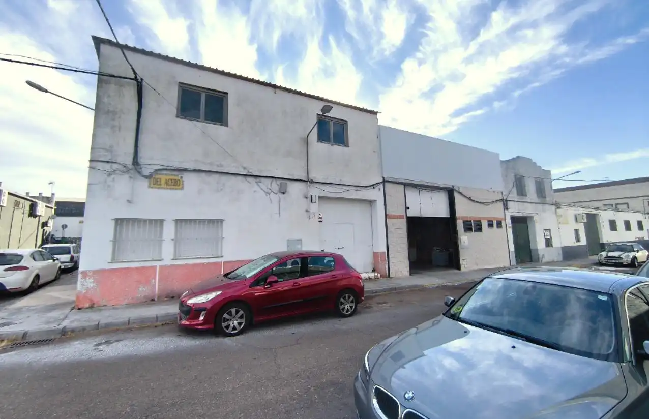Nau industrial en venda a Maria Auxiliadora - Barriada de Llera