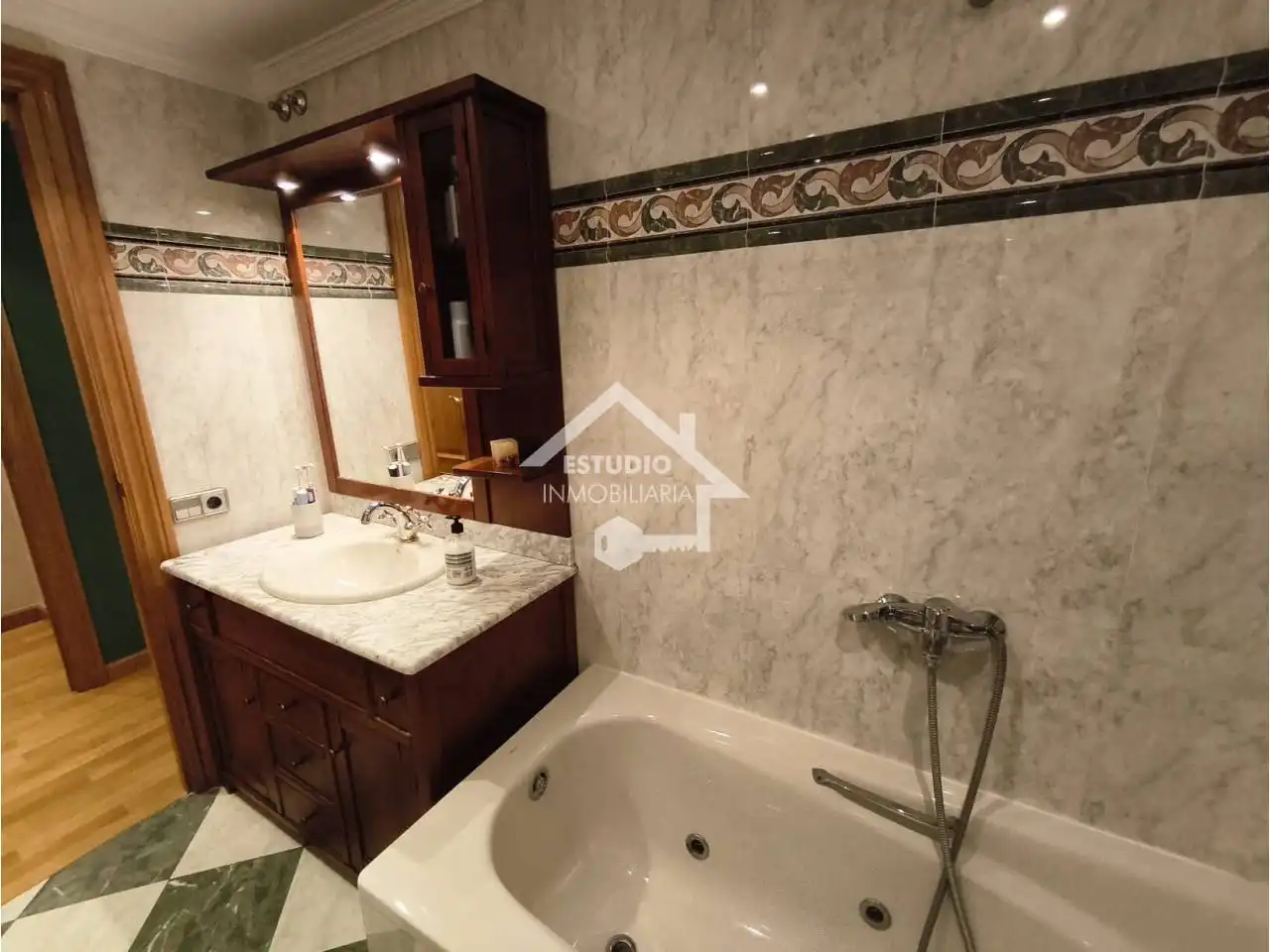 Piso con terraza en venta en Calle Belchite, imagen 83