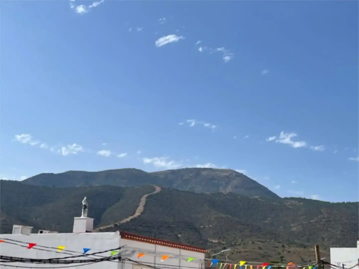 Vista exterior de Casa adosada en venda en Fondón amb Traster i Moblat