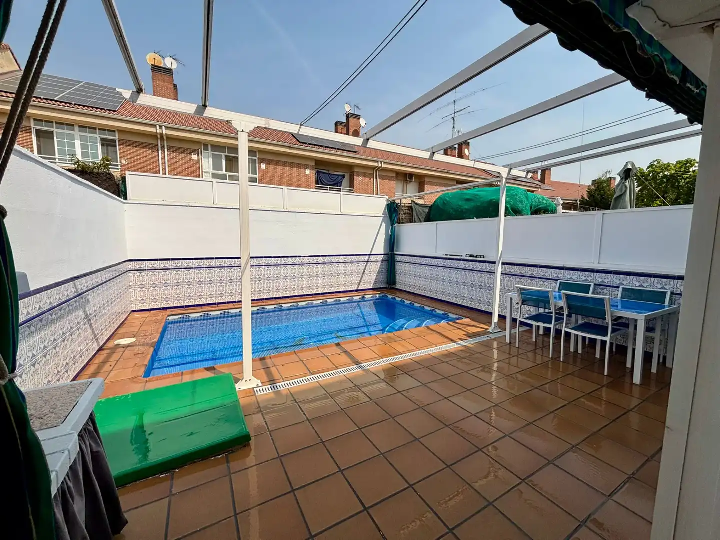 Piscina de Casa adosada en venta en Parla con Aire acondicionado, Calefacción y Jardín privado