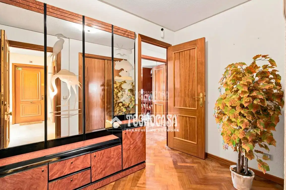Piso con ascensor en venta en Ciudad Lineal, imagen 3