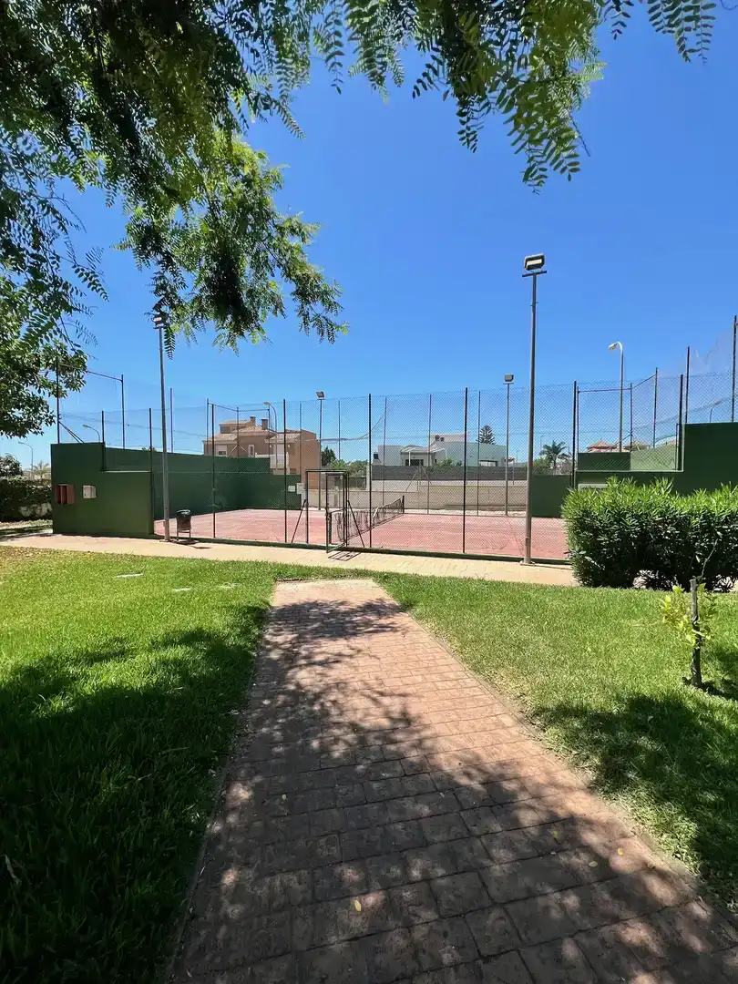 Aparcament de Pis en venda en Vélez-Málaga amb Aire condicionat, Piscina i Balcó