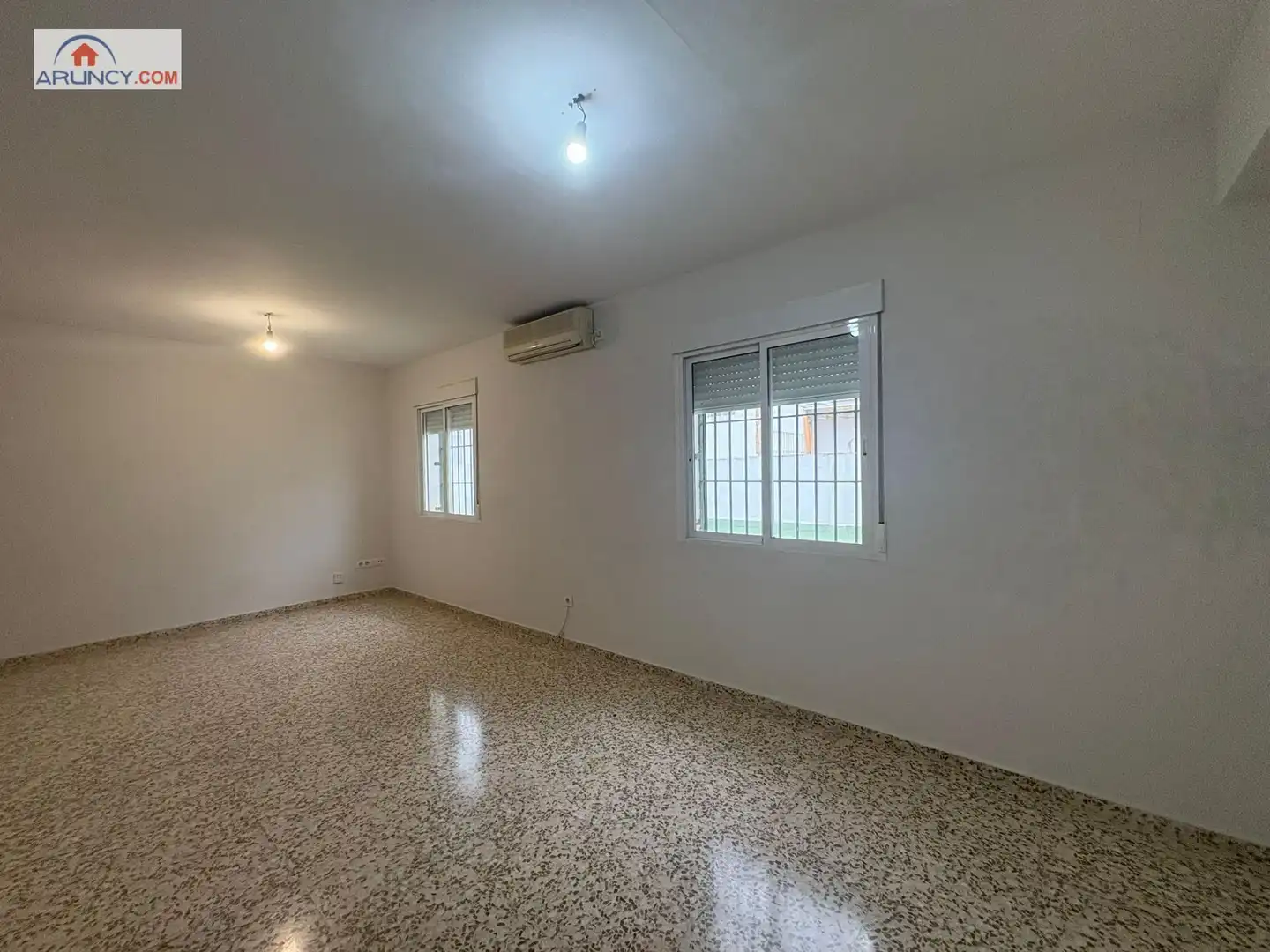 Vista exterior de Piso de alquiler en Sevilla con Aire acondicionado y Balcón